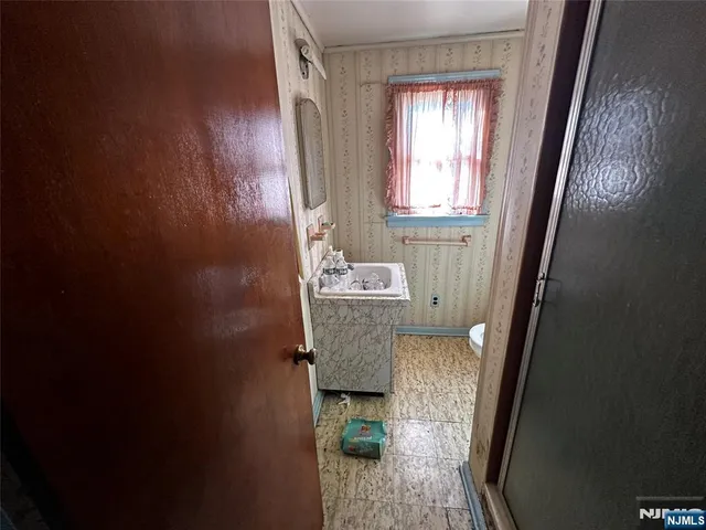 $400,000 | 538 Dietz Street, Roselle, NJ 07203