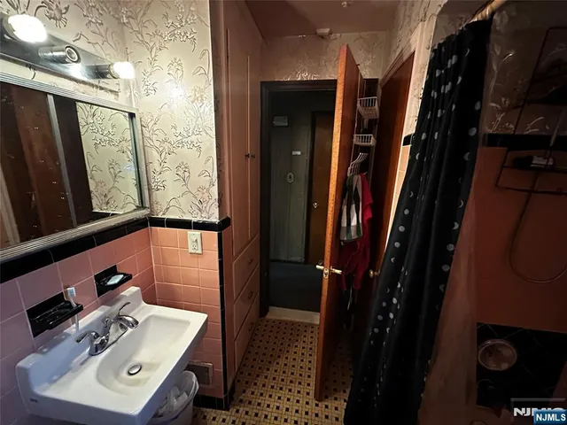 $400,000 | 538 Dietz Street, Roselle, NJ 07203