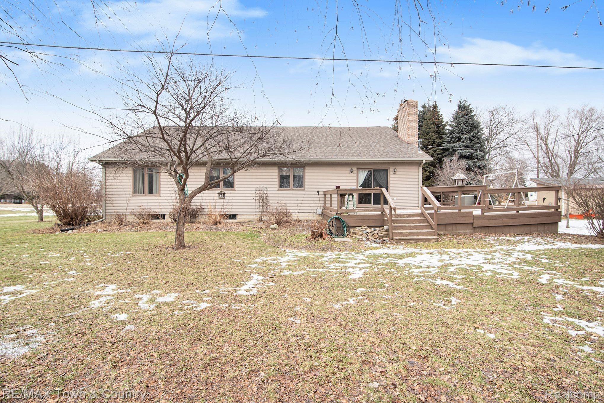 8297 Potter Road Flushing, MI 48433 - Photo 4 of 28 potter back.jpeg