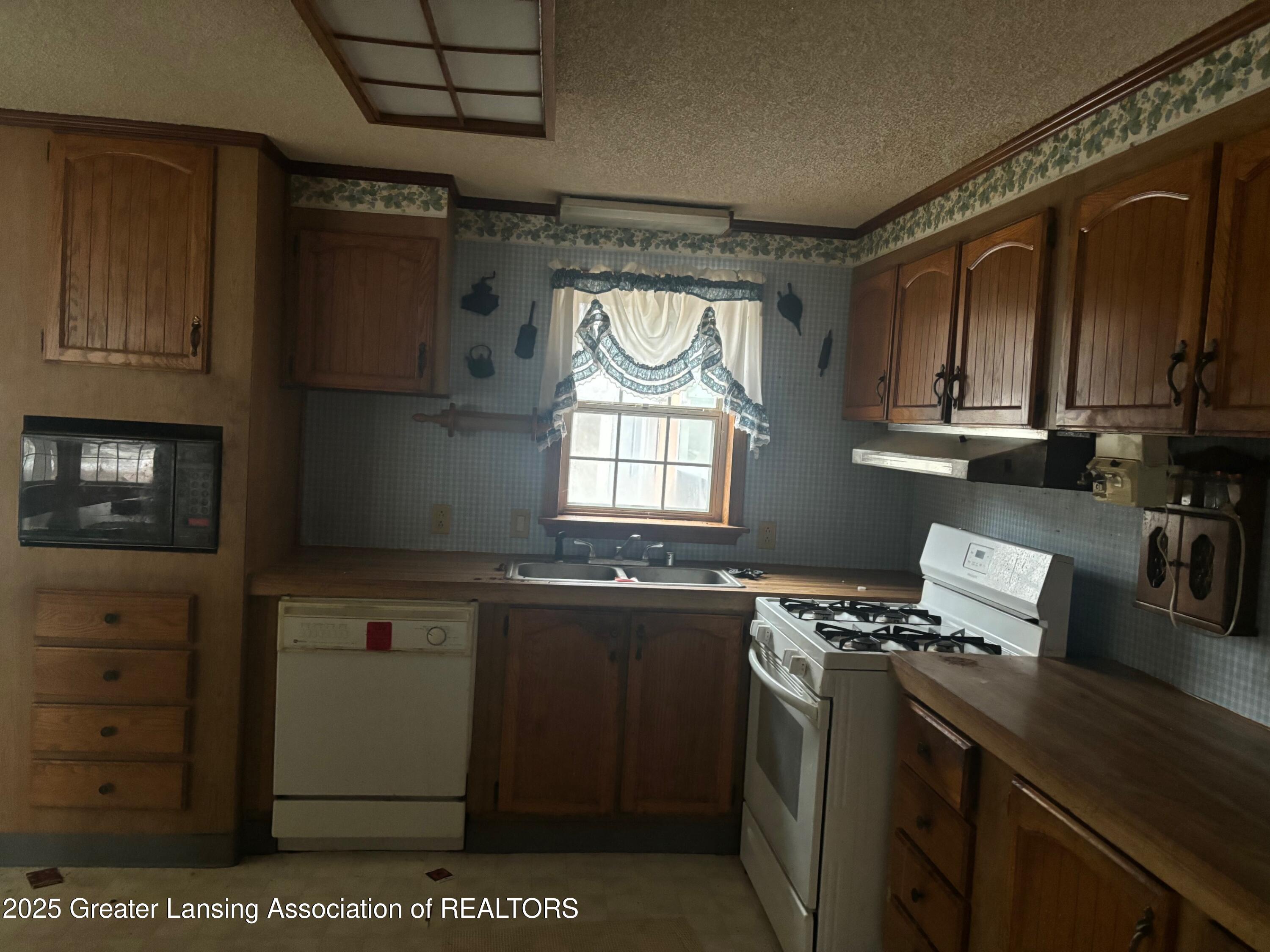5434 Green Road St. Johns, MI 48879 - Photo 8 of 27