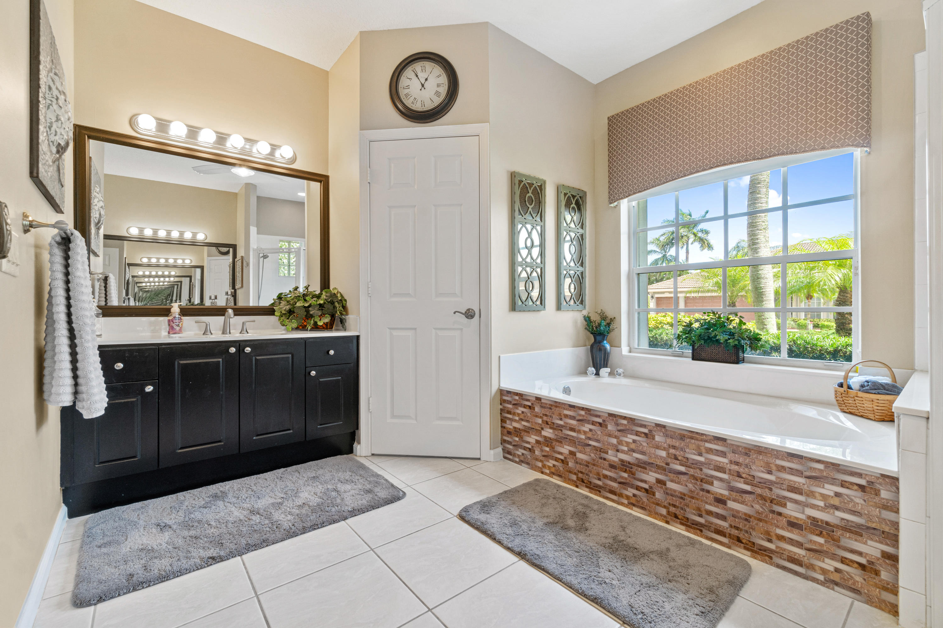 9611 Aloe Road Boynton Beach, FL 33436 - Photo 15 of 38 Main Bathroom