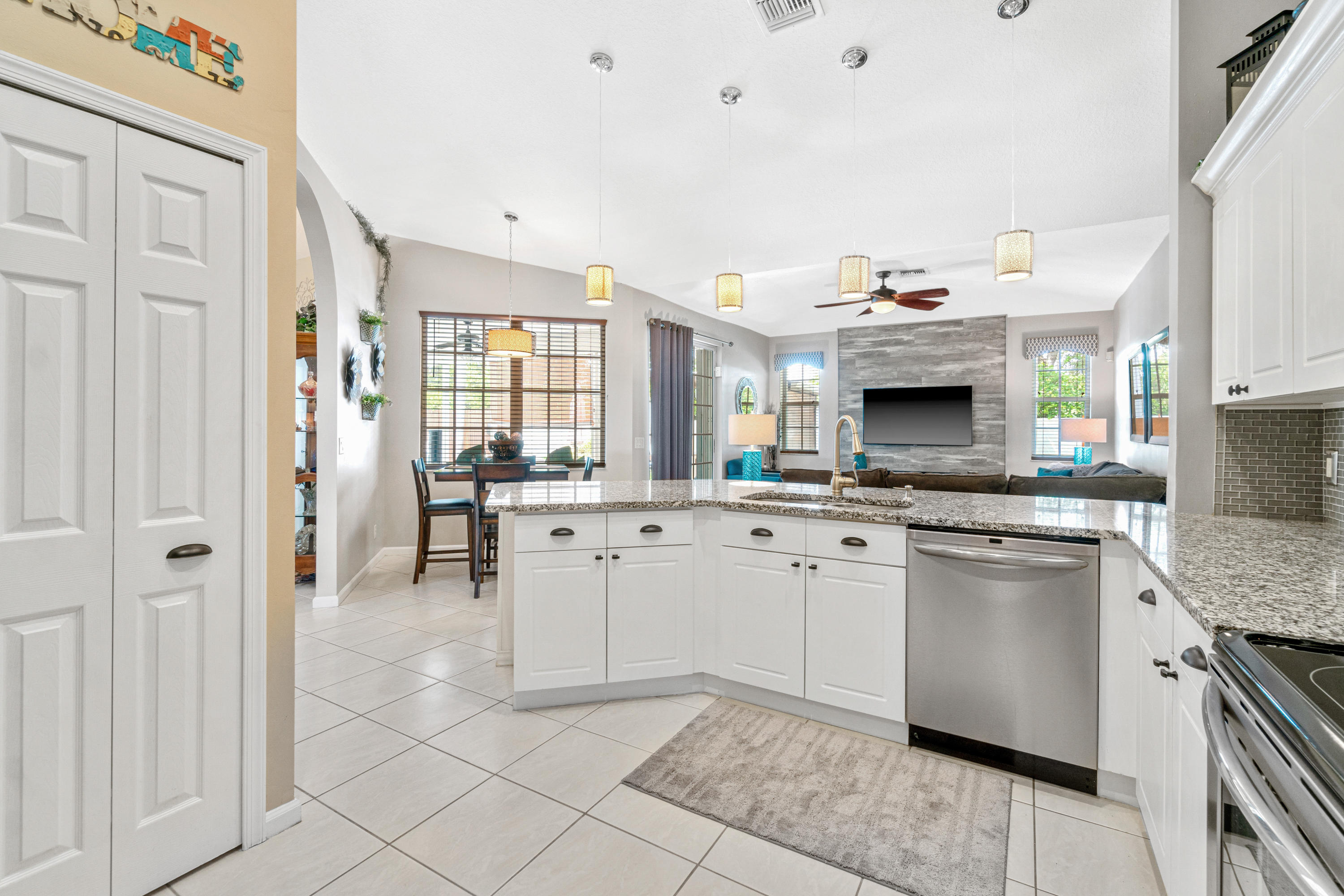 9611 Aloe Road Boynton Beach, FL 33436 - Photo 8 of 38 Kitchen to family room