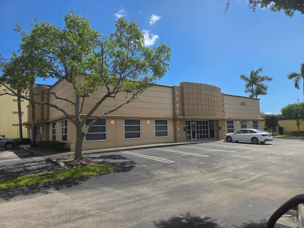 $26 | 480 South Andrews Avenue, Unit 101, Pompano Beach, FL 33069