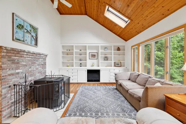 $599,900 | 263 Old Post Road, Newbury, NH 03255