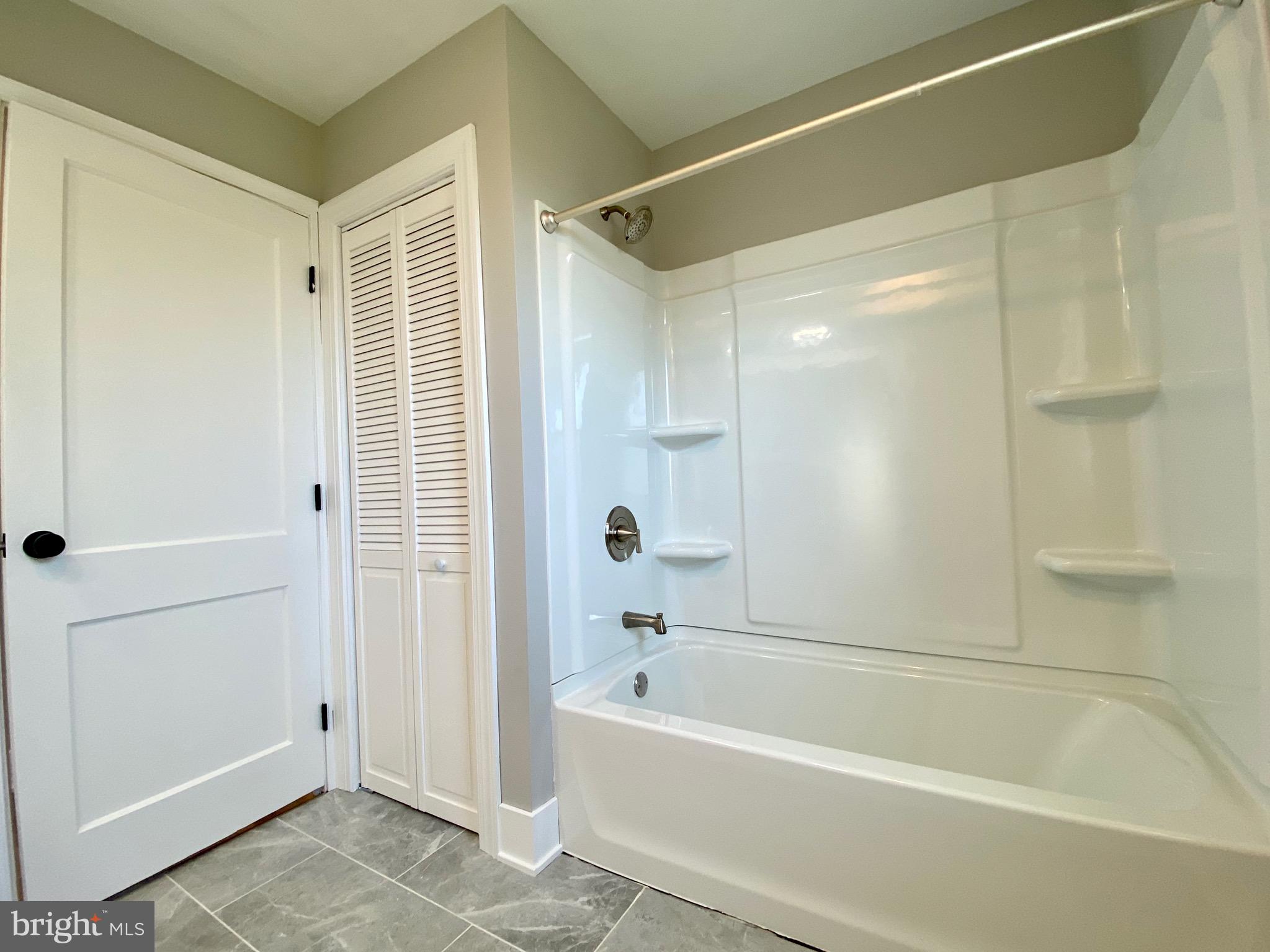 4475 East Prospect Road York, PA 17406 - Photo 17 of 29 Bath