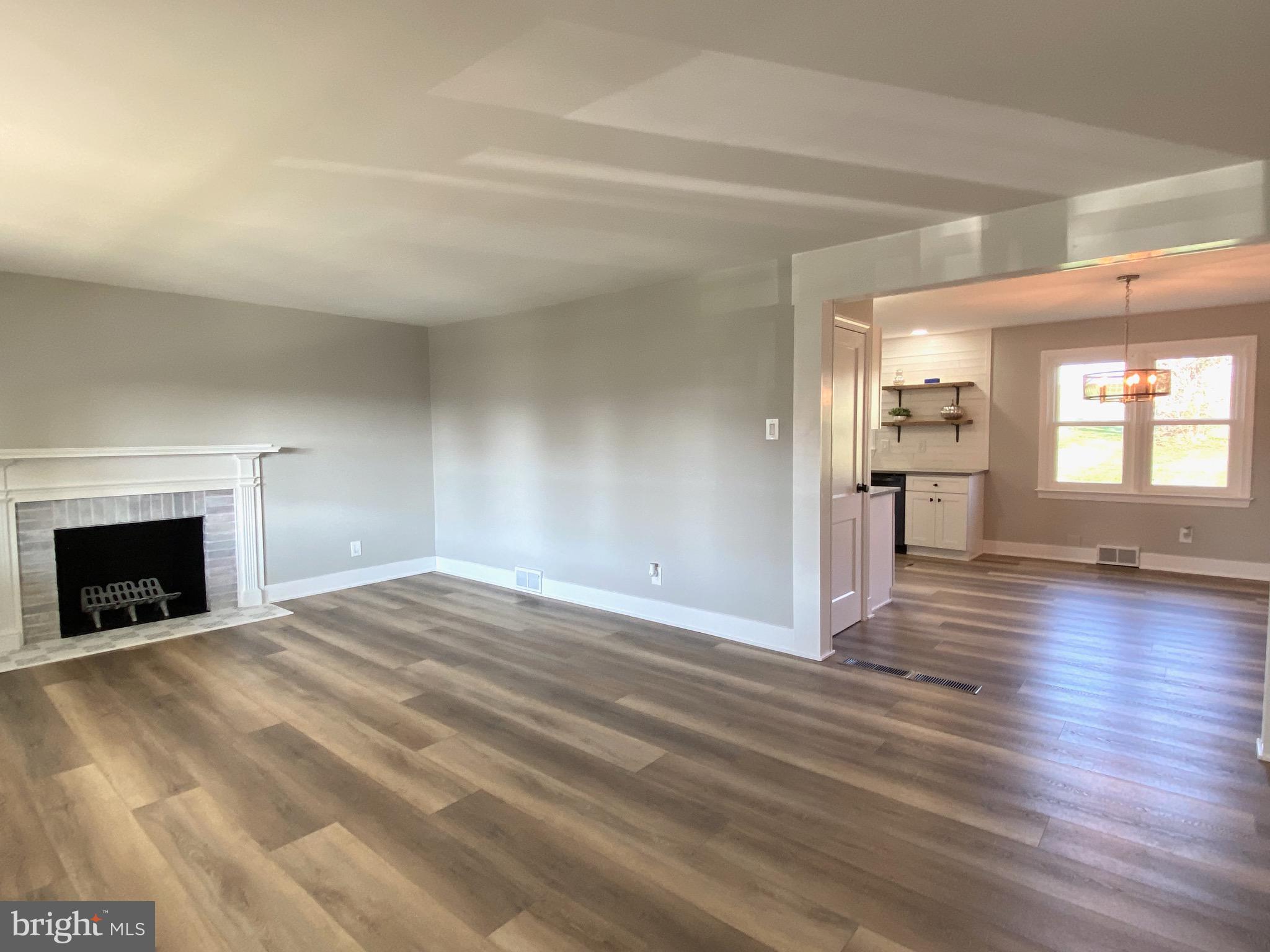 4475 East Prospect Road York, PA 17406 - Photo 5 of 29 LR transition to Dining area