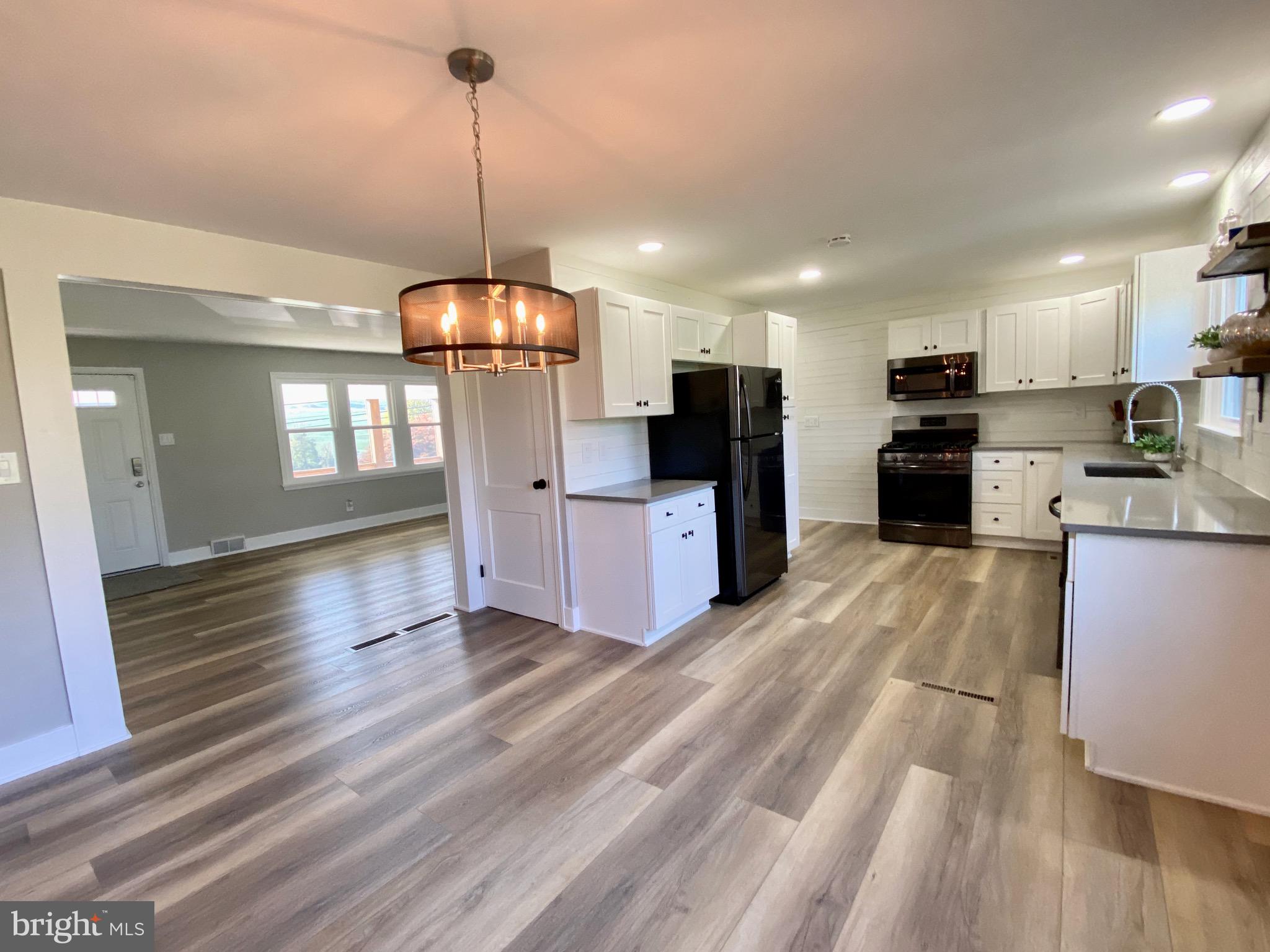 4475 East Prospect Road York, PA 17406 - Photo 9 of 29 Kitchen w/ Quartz countertops and all appliances