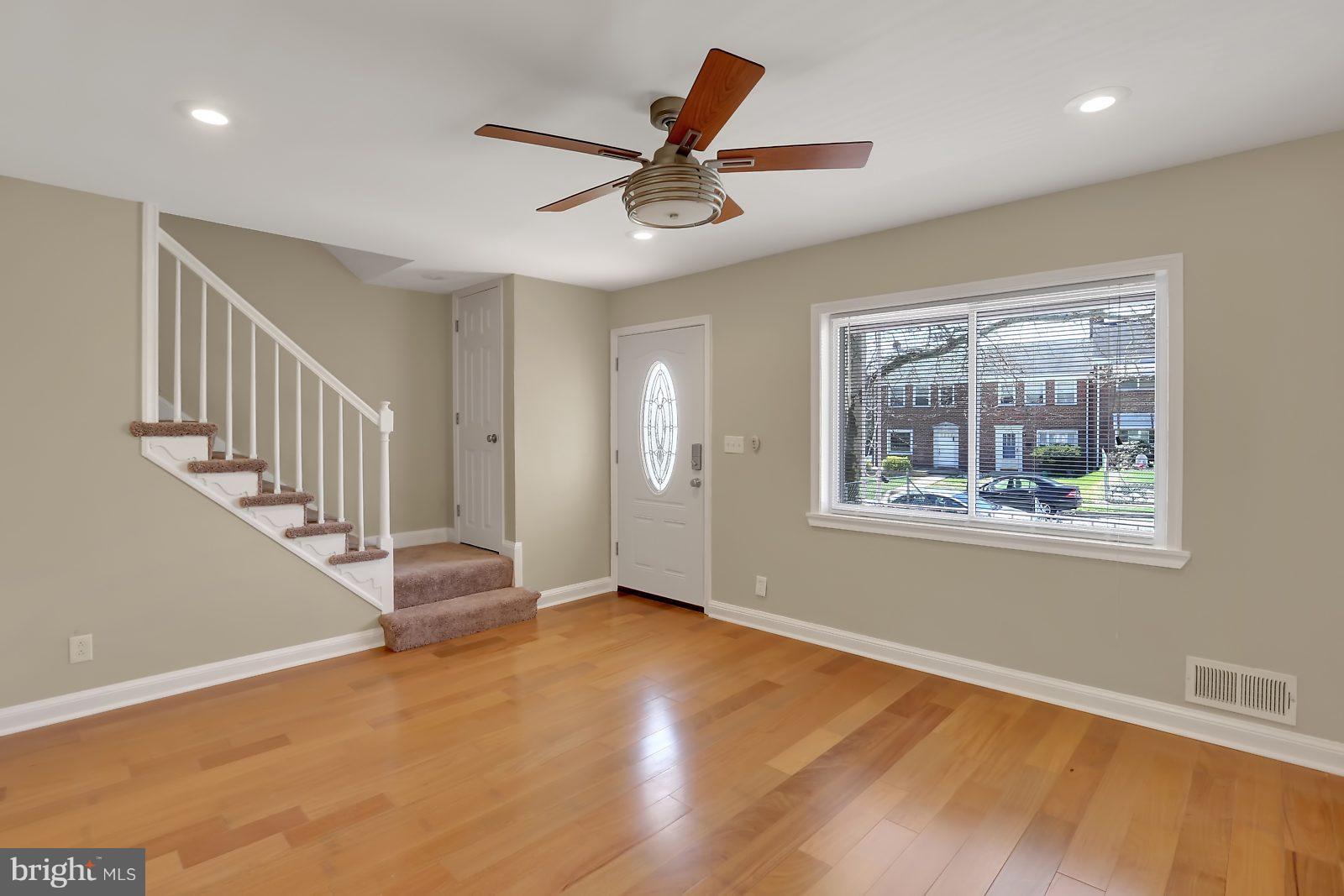 850 Benninghaus Road Baltimore, MD 21212 - Photo 9 of 23 Living Room