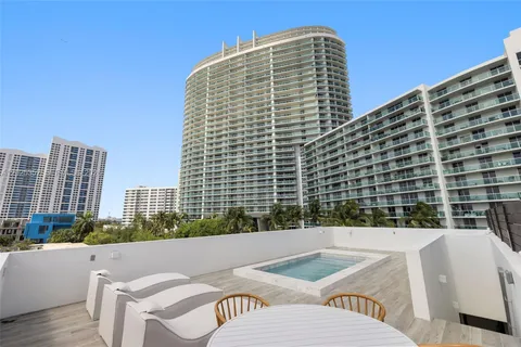 $2,499,000 | 1525 Bay Road, Miami Beach, FL 33139