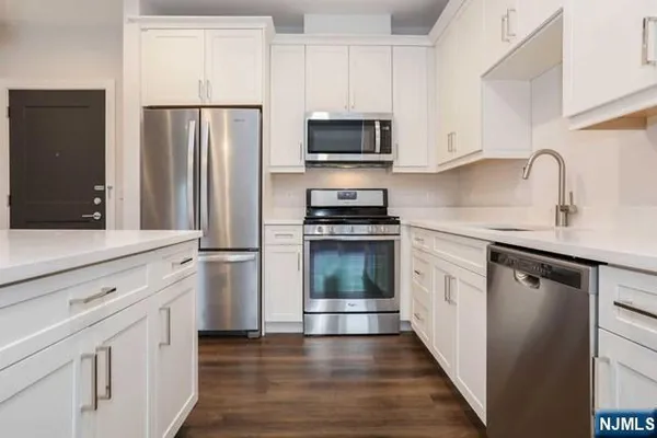 $3,500 | 110 Market Street, Unit 206, Saddle Brook, NJ 07663