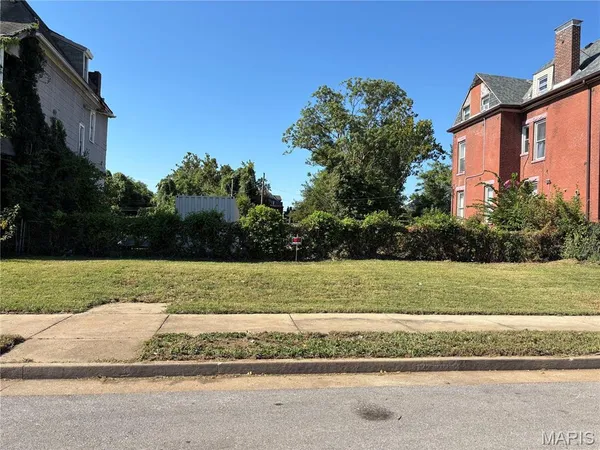 $12,000 | 4246 West Belle Place, St. Louis, MO 63108