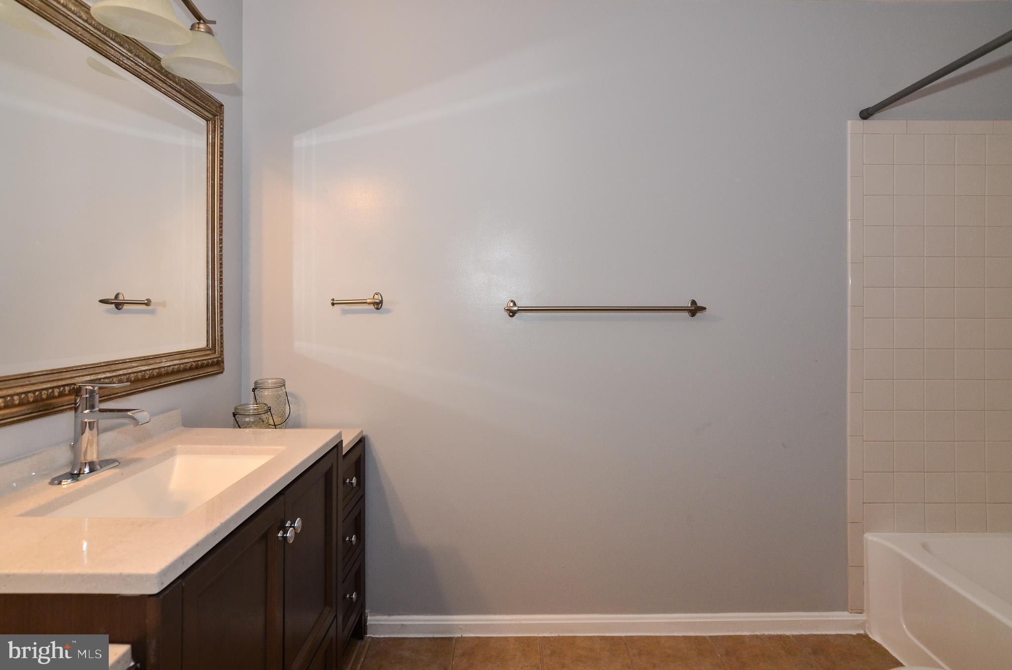 1672 Oaktree Court Reston, VA 20194 - Photo 22 of 31 Upper Level Bath