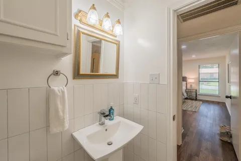 $599,000 | 2709 Oak Trail Court, Dalworthington Gardens, TX 76016