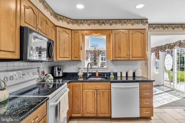 $575,000 | 102 Red Stone Ridge, Delran, NJ 08075