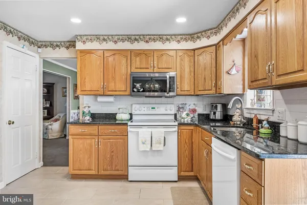 $575,000 | 102 Red Stone Ridge, Delran, NJ 08075