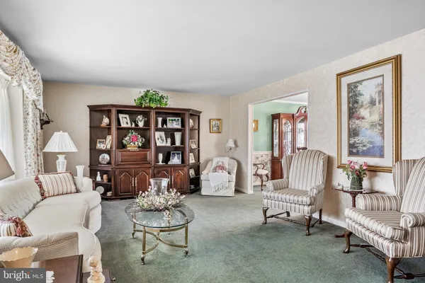 $575,000 | 102 Red Stone Ridge, Delran, NJ 08075