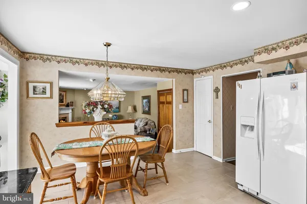 $575,000 | 102 Red Stone Ridge, Delran, NJ 08075