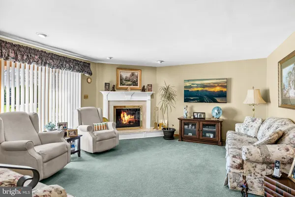 $575,000 | 102 Red Stone Ridge, Delran, NJ 08075