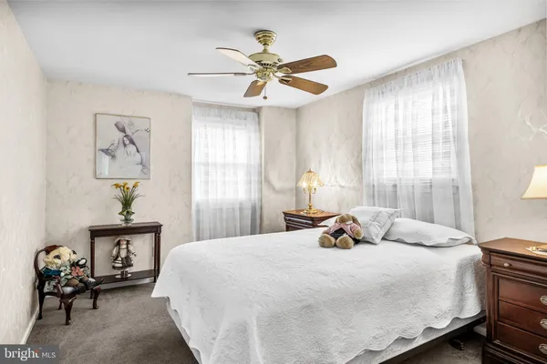 $575,000 | 102 Red Stone Ridge, Delran, NJ 08075