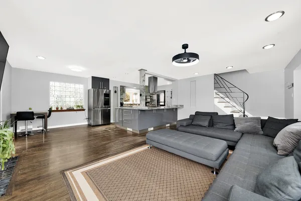$899,900 | 478 Kent Road, Riverside, IL 60546