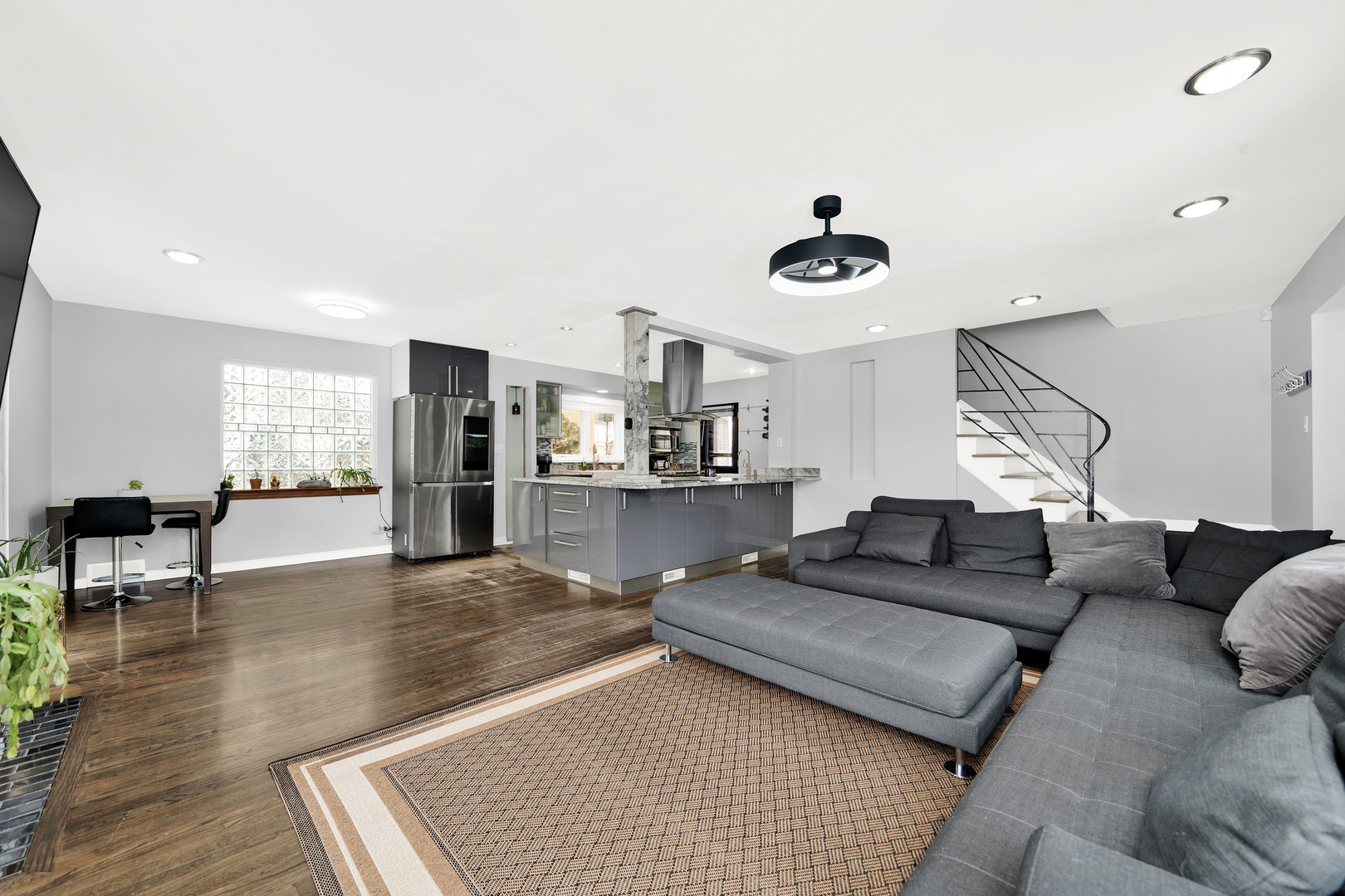 478 Kent Road Riverside, IL 60546 - Photo 8 of 42