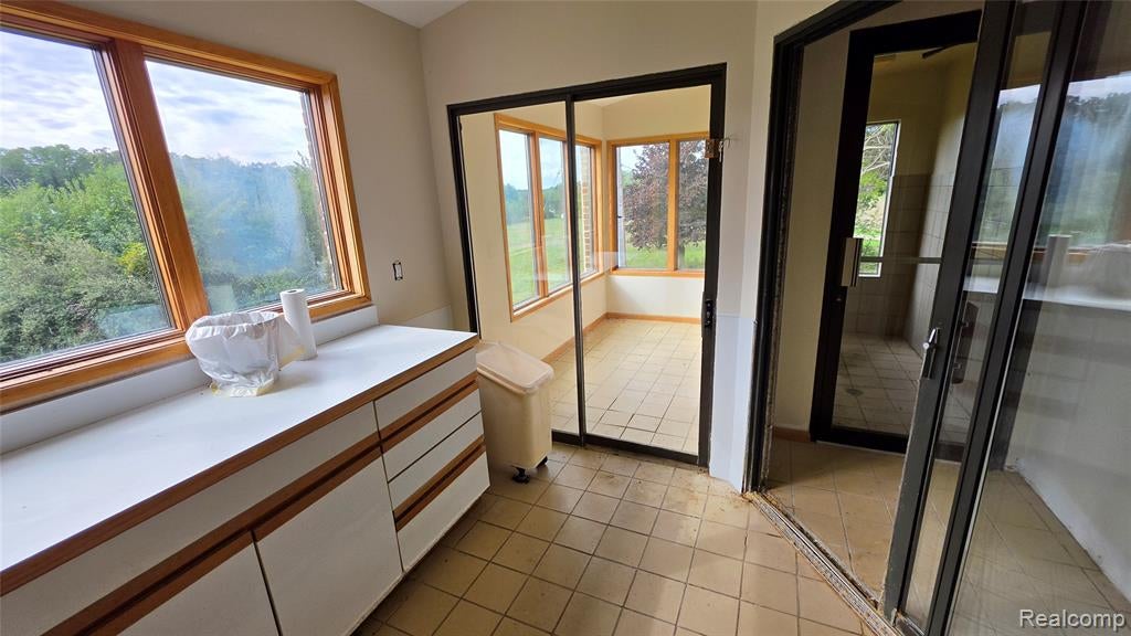 2551 Patterson Lake Road Pinckney, MI 48169 - Photo 29 of 37 Gallery Image 29
