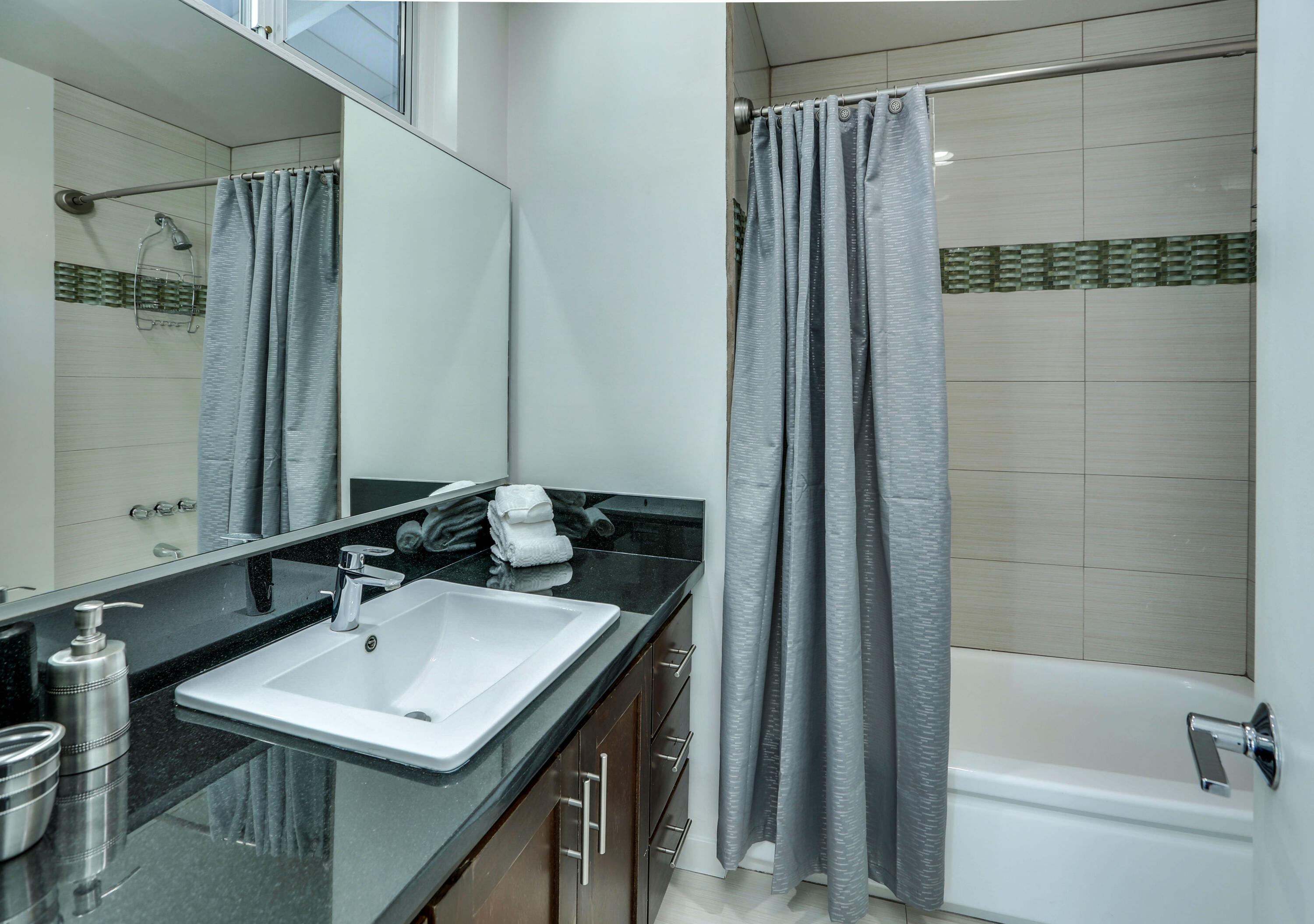 490 East Molino Road Palm Springs, CA 92262 - Photo 13 of 25 21