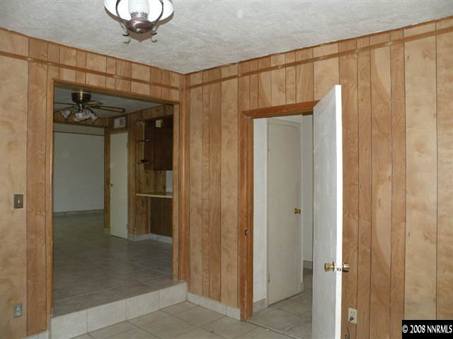 1735 Auburn Way Reno, NV 89502 - Photo 4 of 9 a bathroom with a shower and a sink
