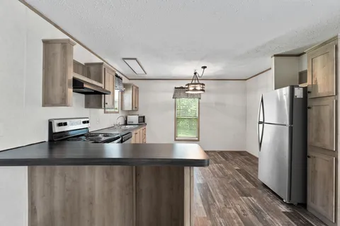 a view of a house with backyard and garden