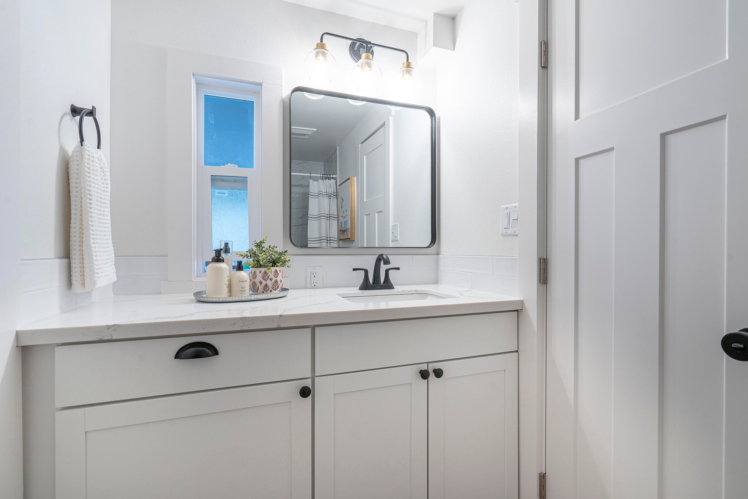60373 Cinder Butte Road Bend, OR 97702 - Photo 28 of 47 Second bathroom