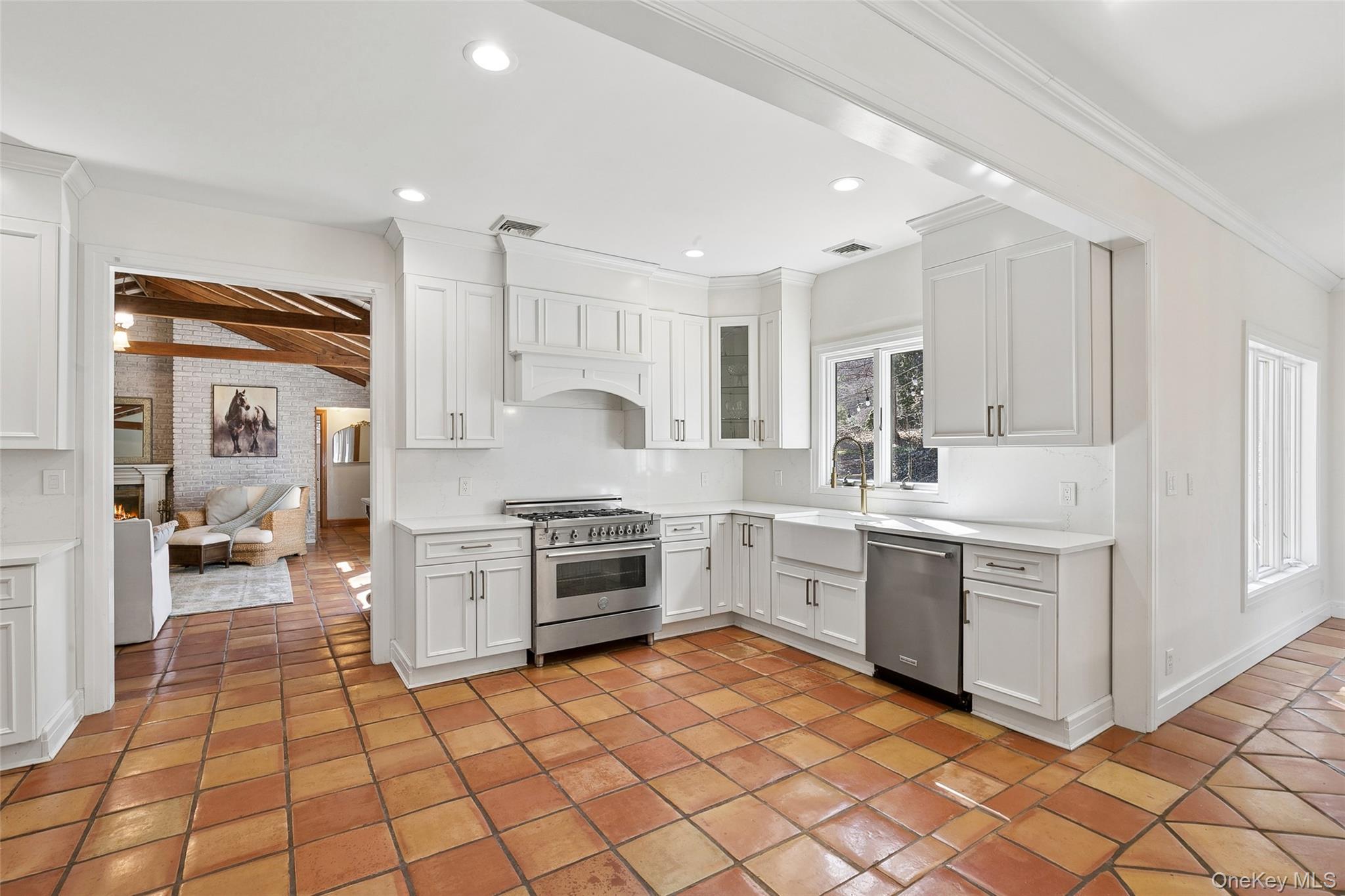 85 Cove Road Oyster Bay, NY 11771 - Photo 12 of 46