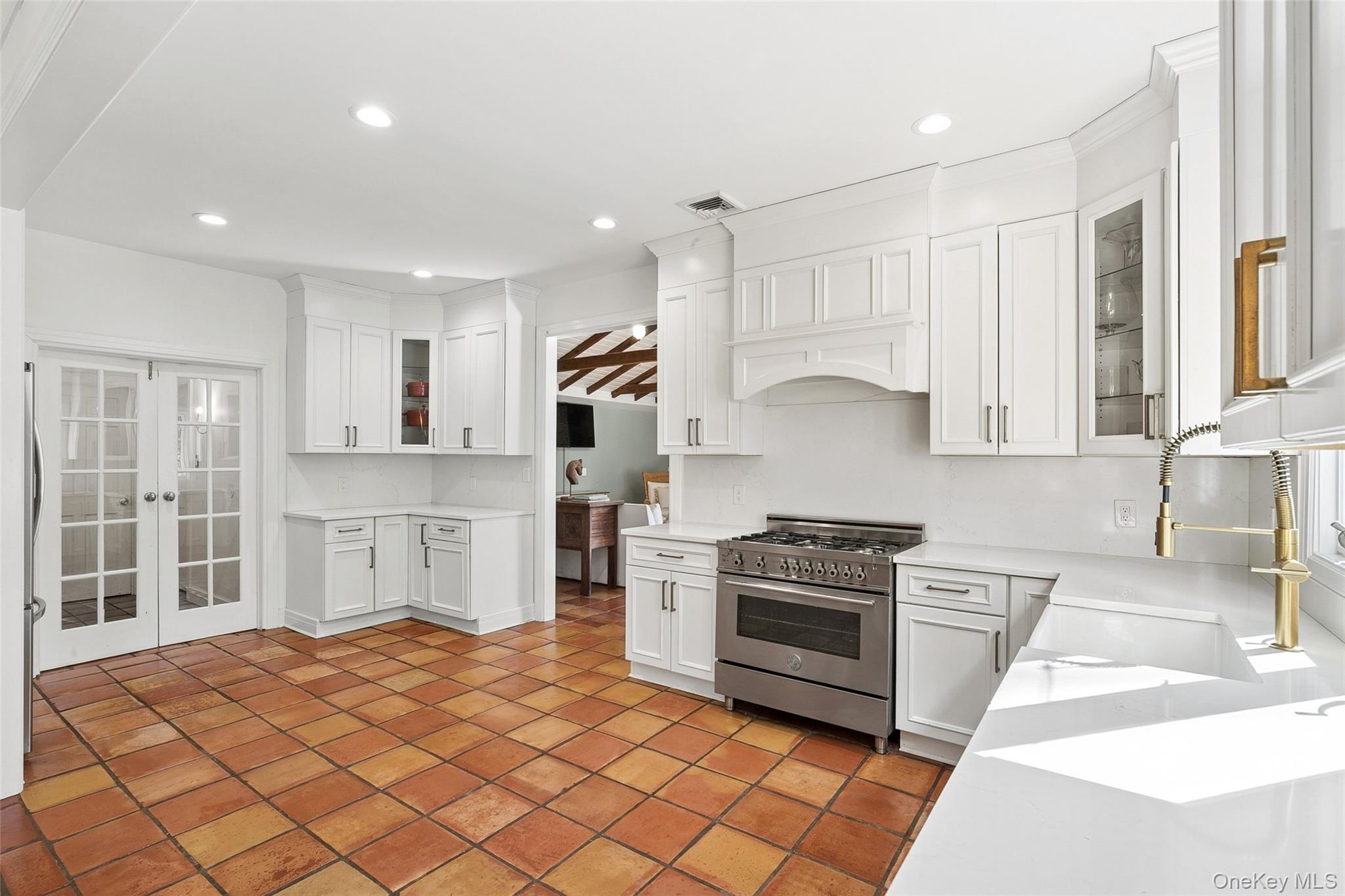 85 Cove Road Oyster Bay, NY 11771 - Photo 14 of 46