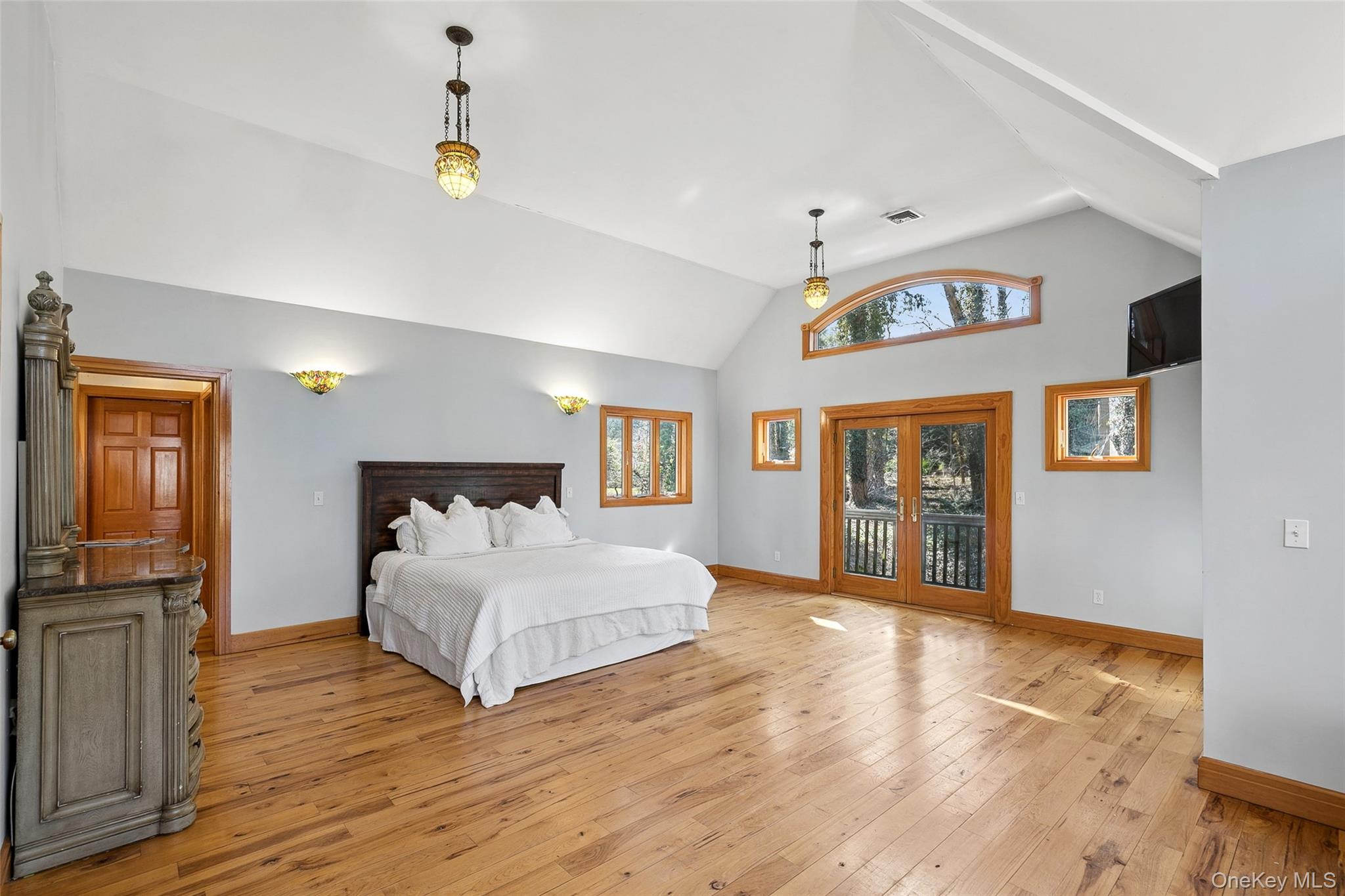 85 Cove Road Oyster Bay, NY 11771 - Photo 28 of 46