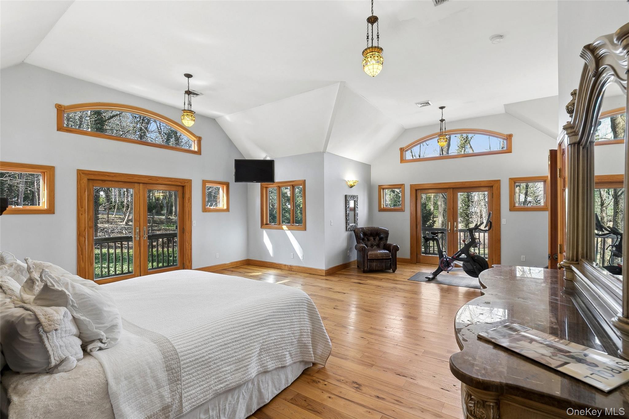 85 Cove Road Oyster Bay, NY 11771 - Photo 29 of 46