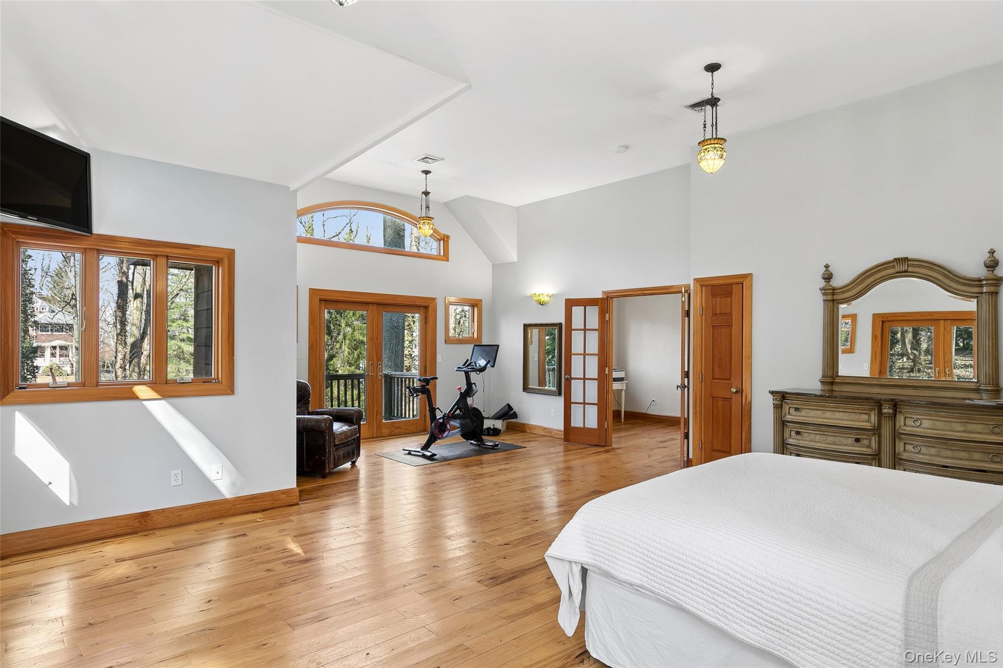 85 Cove Road Oyster Bay, NY 11771 - Photo 31 of 46