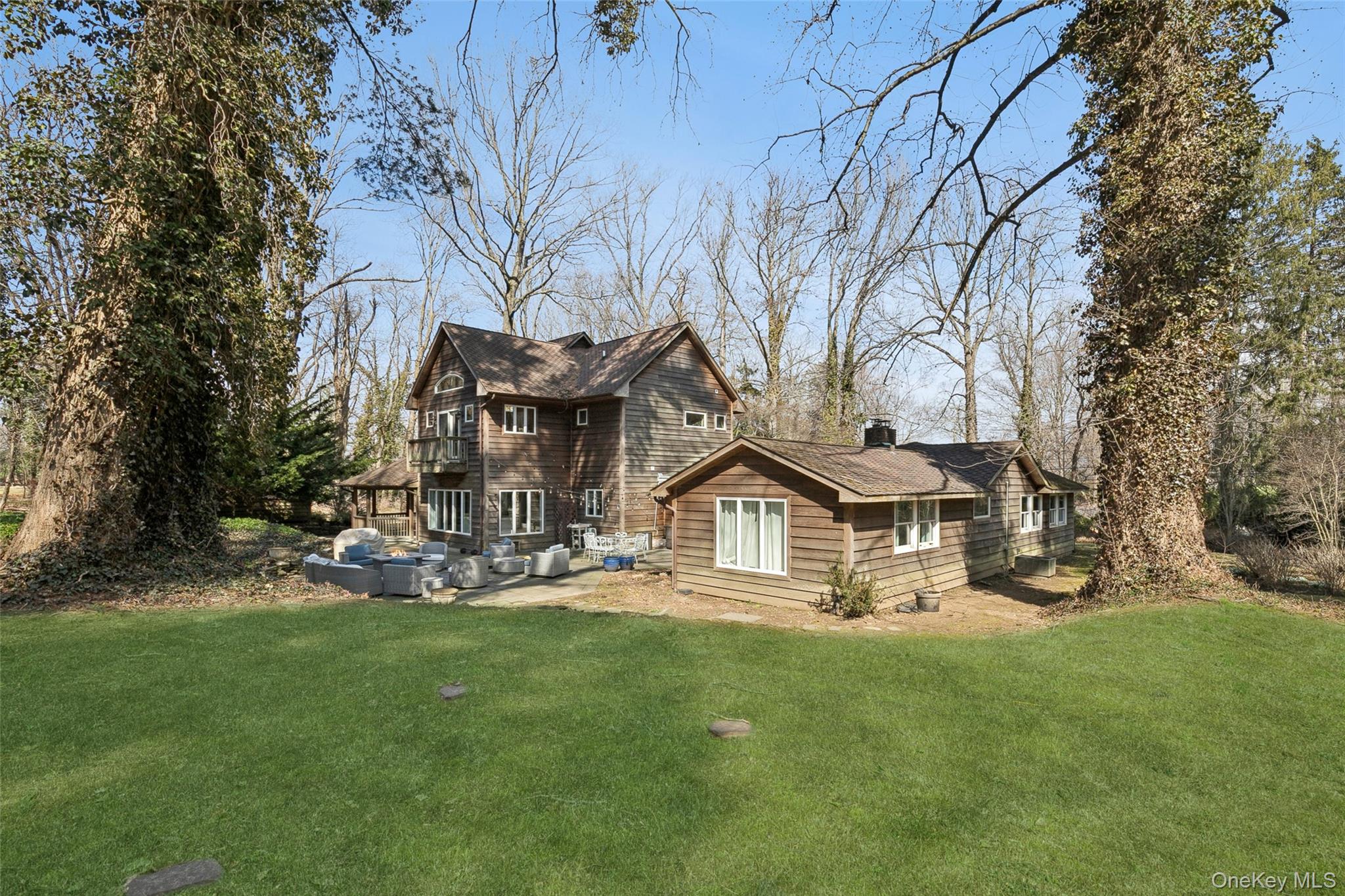 85 Cove Road Oyster Bay, NY 11771 - Photo 38 of 46