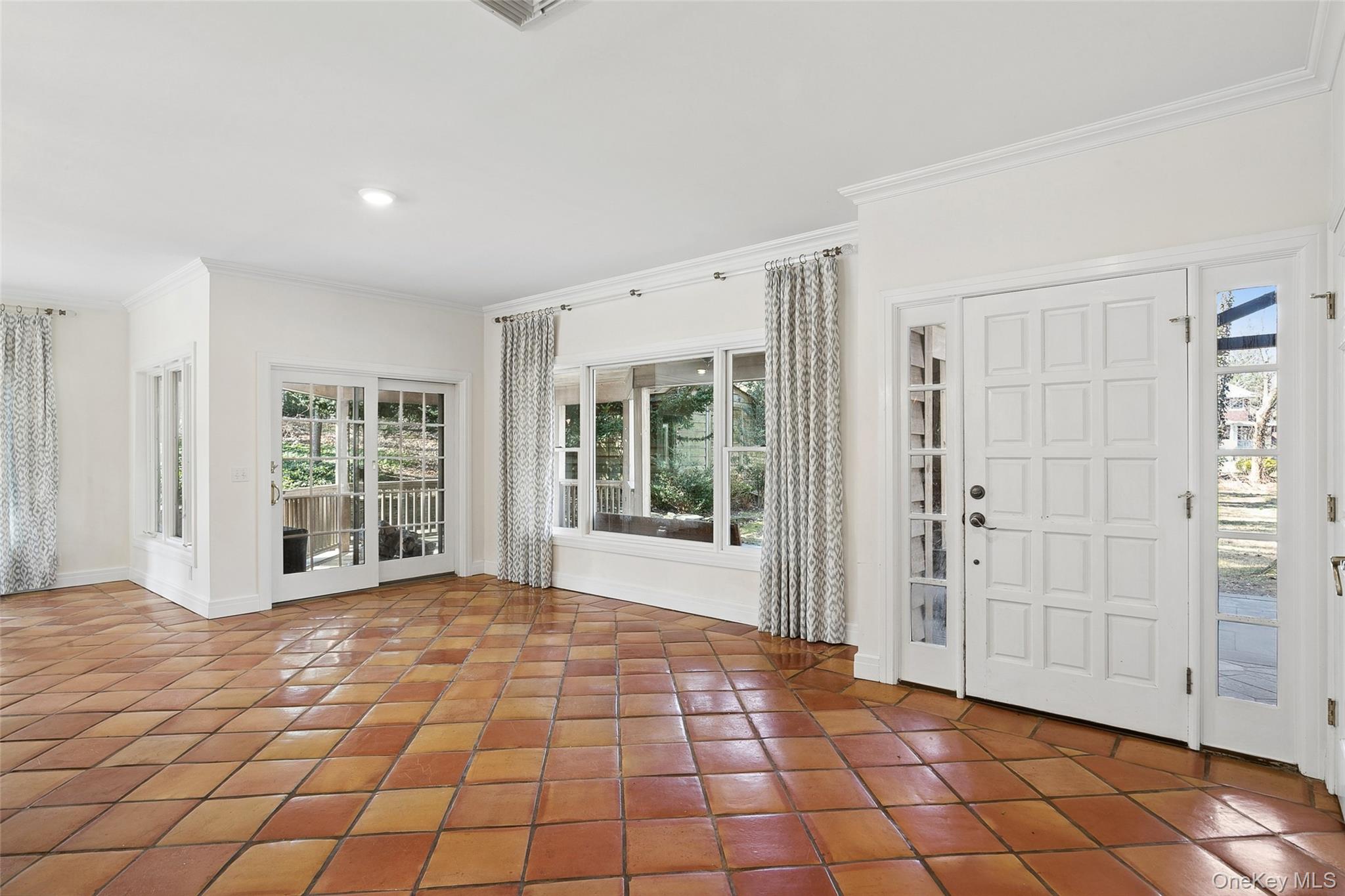 85 Cove Road Oyster Bay, NY 11771 - Photo 8 of 46