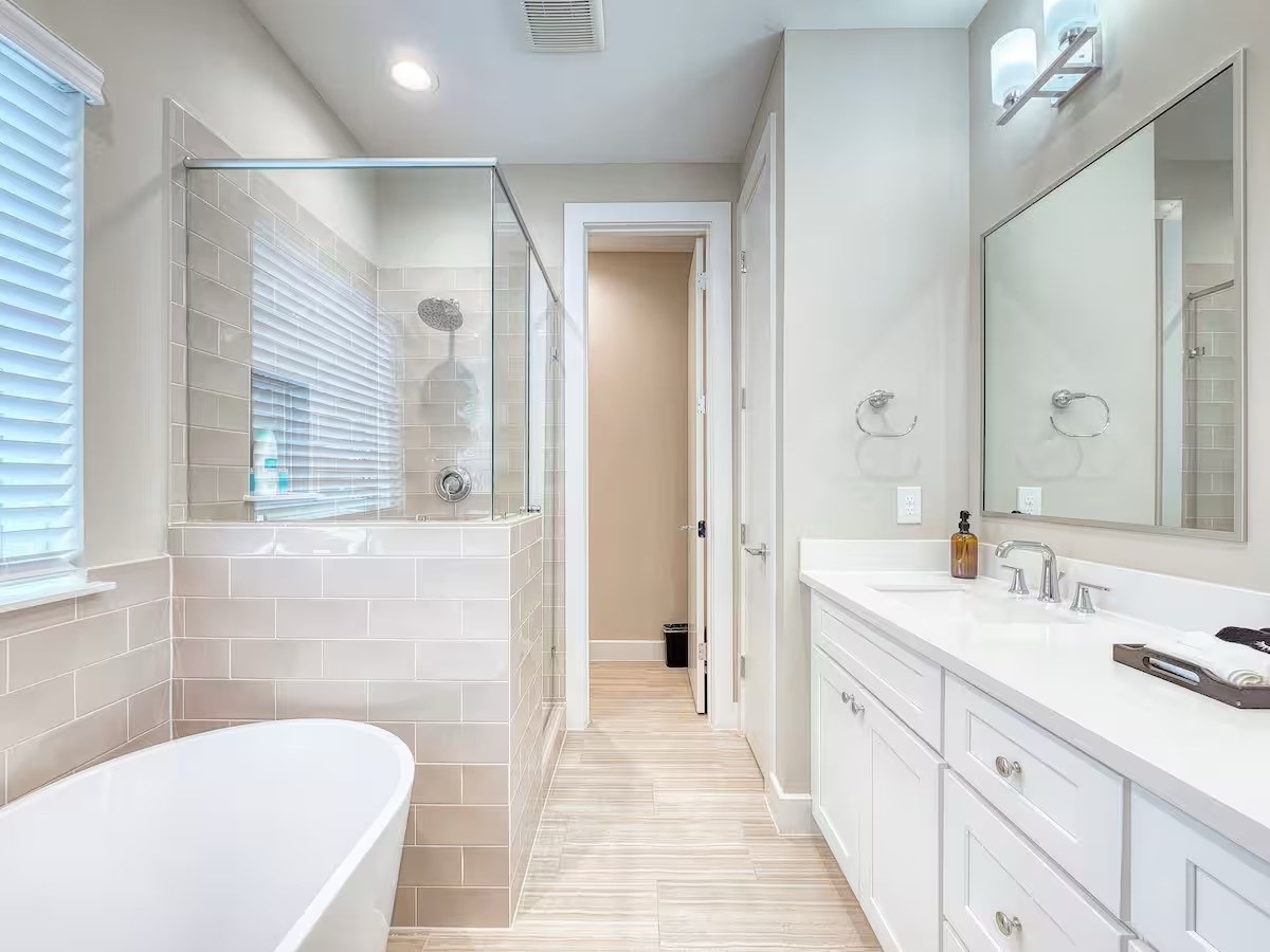 240 Julia Street, Unit B Houston, TX 77022 - Photo 9 of 11