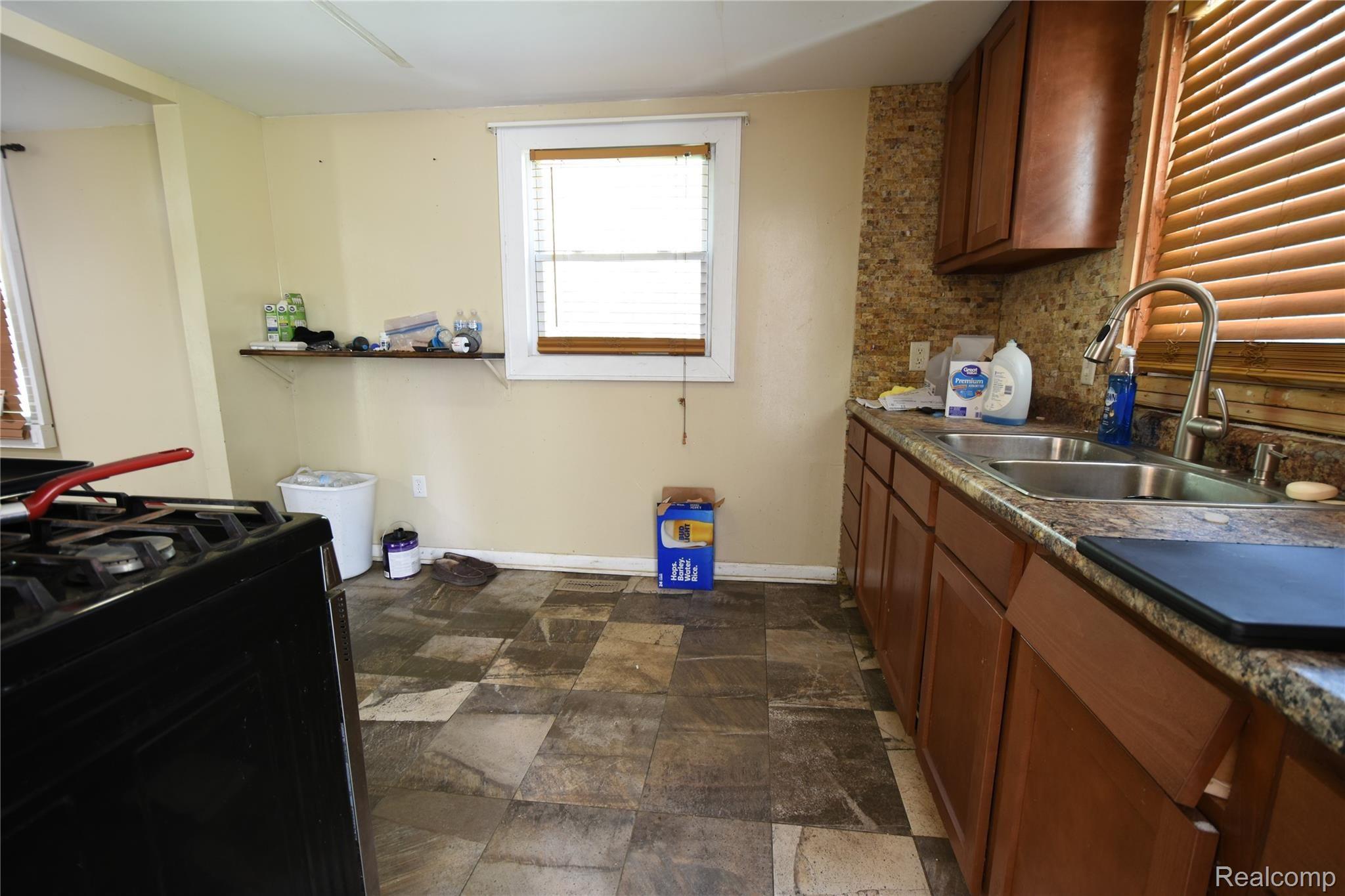 4010 North Genesee Road Flint, MI 48506 - Photo 8 of 12 DSC_4292.JPG