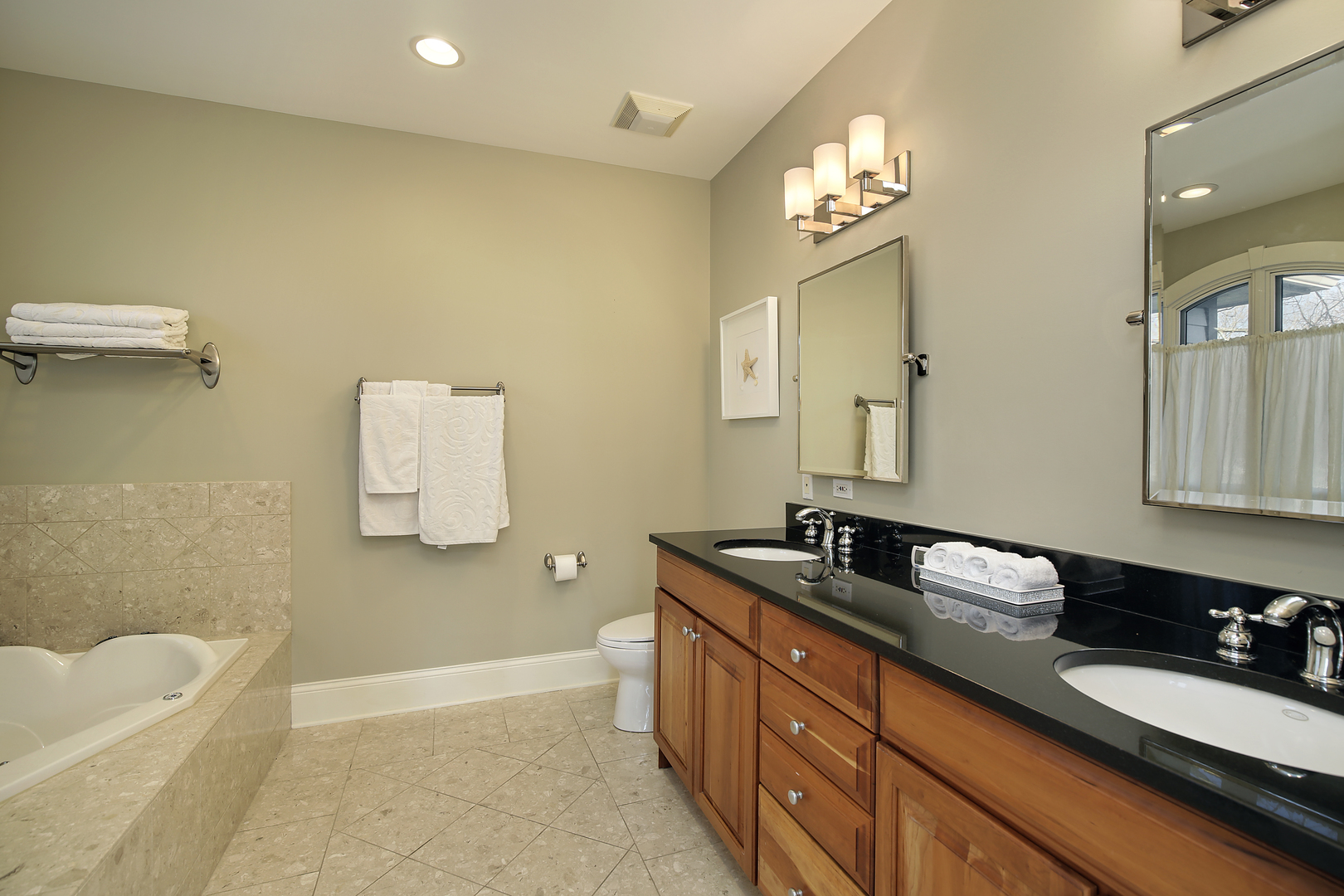 220 Locust Road Wilmette, IL 60091 - Photo 14 of 28
