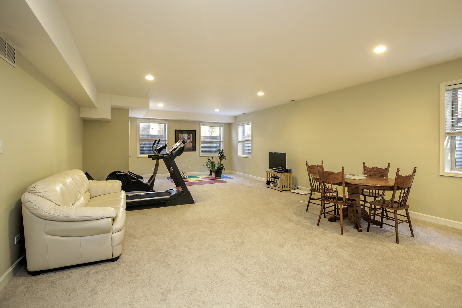 220 Locust Road Wilmette, IL 60091 - Photo 19 of 28