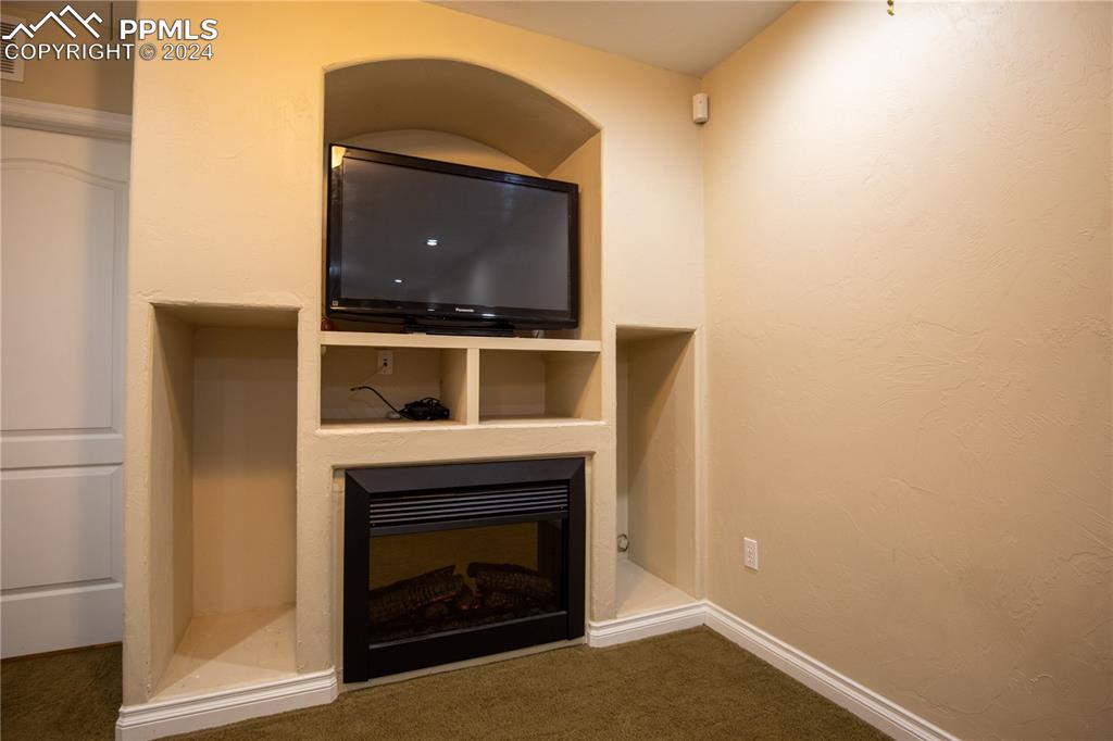1510 York Road, Unit 103 Colorado Springs, CO 80918 - Photo 16 of 28 a room with a fireplace