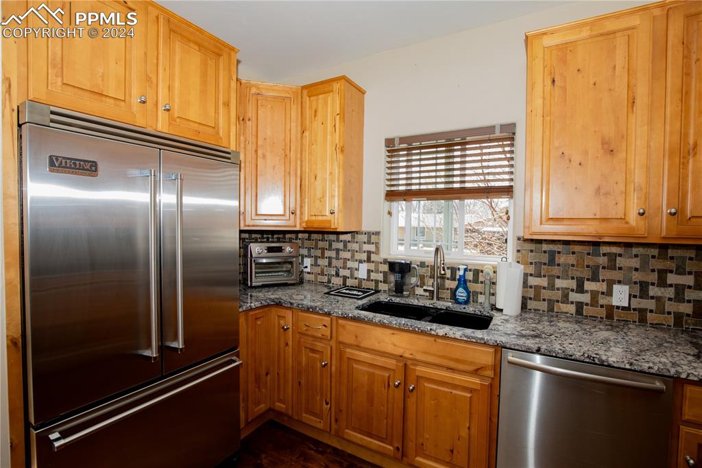1510 York Road, Unit 103 Colorado Springs, CO 80918 - Photo 10 of 28 a kitchen with granite countertop a refrigerator and a sink