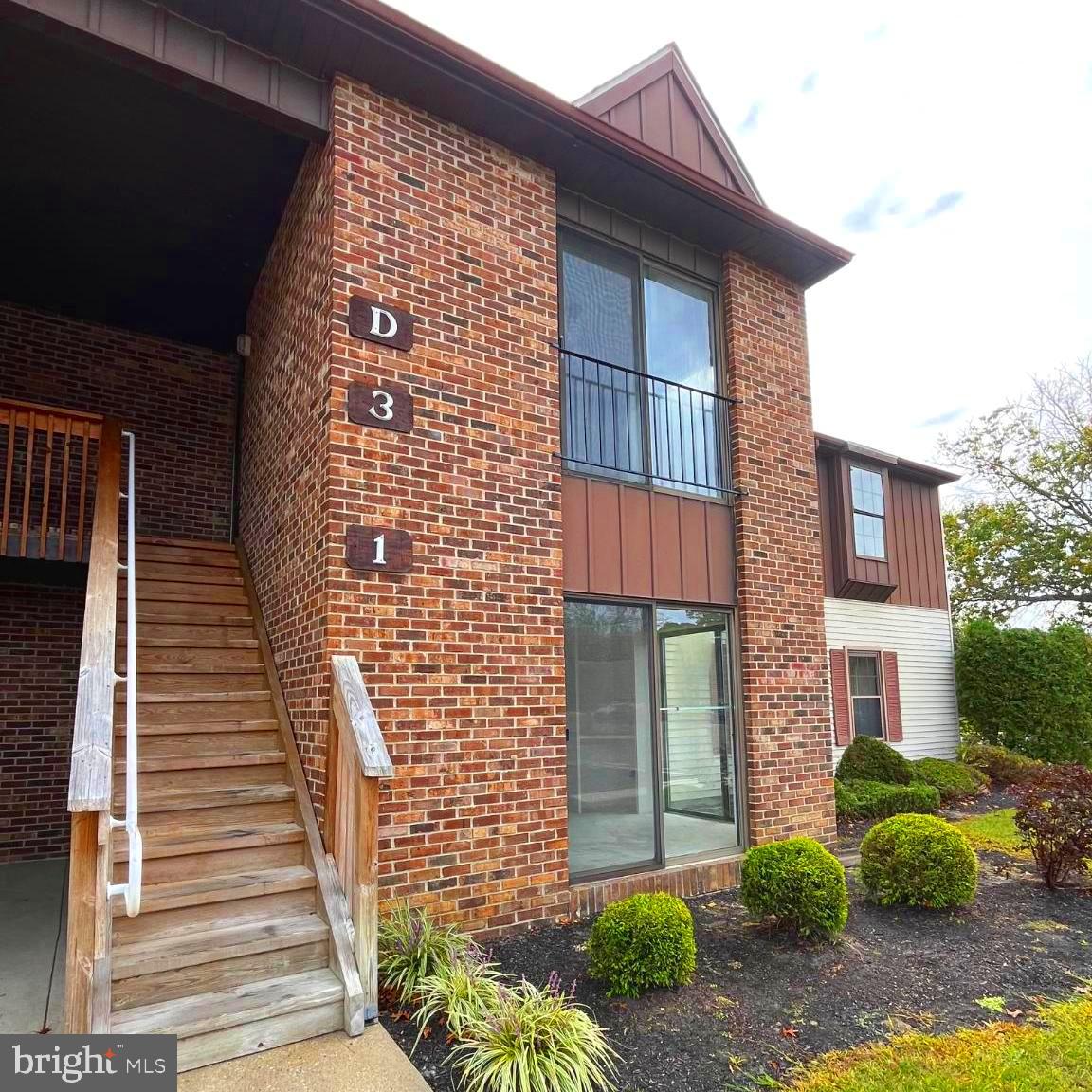1 Windsor Court Sewell, NJ 08080 - Photo 4 of 21 a front view of a house