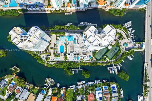 $2,350,000 | 16400 Collins Avenue, Unit TH4, Sunny Isles Beach, FL 33160