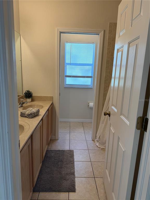 10760 Plantation Bay Drive Tampa, FL 33647 - Photo 28 of 39 a kitchen with a sink stove and refrigerator