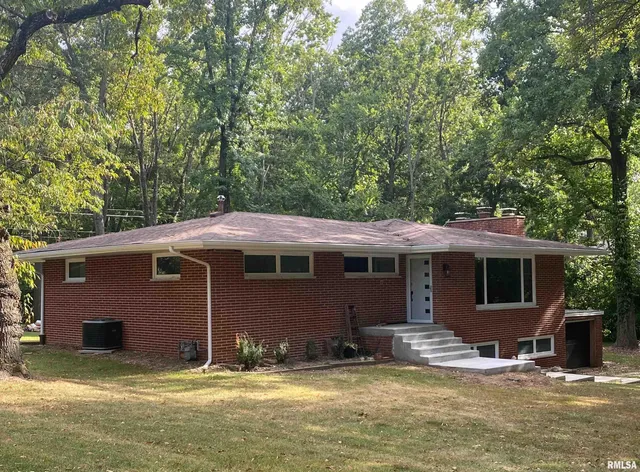 $389,900 | 2318 East Lake Shore Drive, Springfield, IL 62712