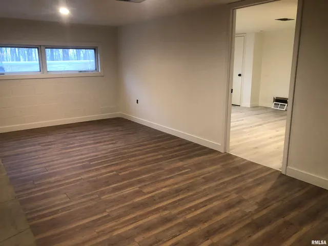 $325,000 | 2318 East Lake Shore Drive, Springfield, IL 62712