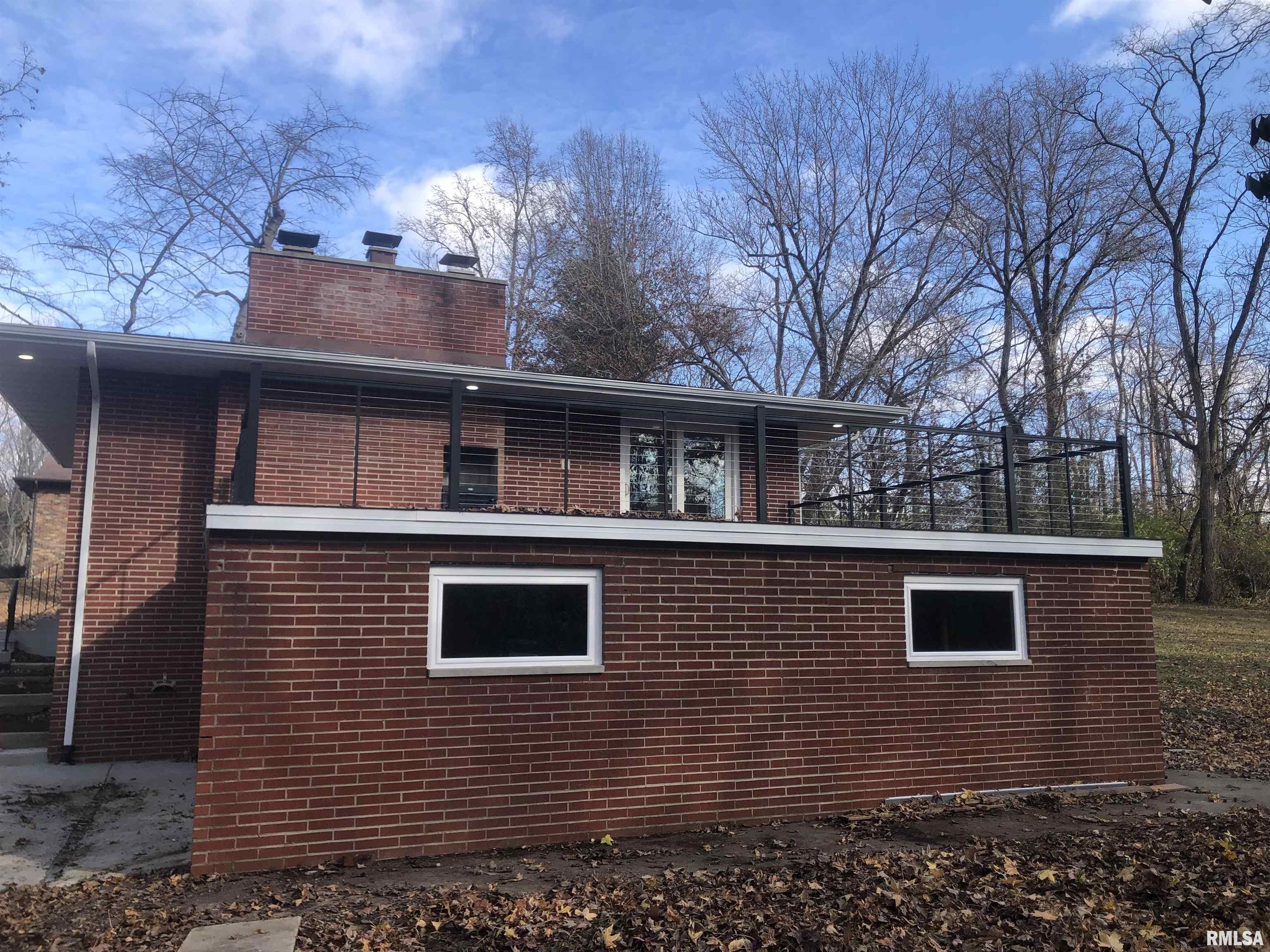 2318 East Lake Shore Drive Springfield, IL 62712 - Photo 2 of 22