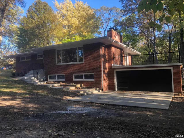 $389,900 | 2318 East Lake Shore Drive, Springfield, IL 62712